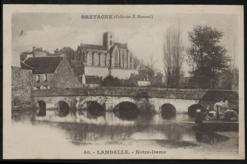 Carte postale ancienne Lamballe - Eglise Notre-Dame à Lamballe-Armor