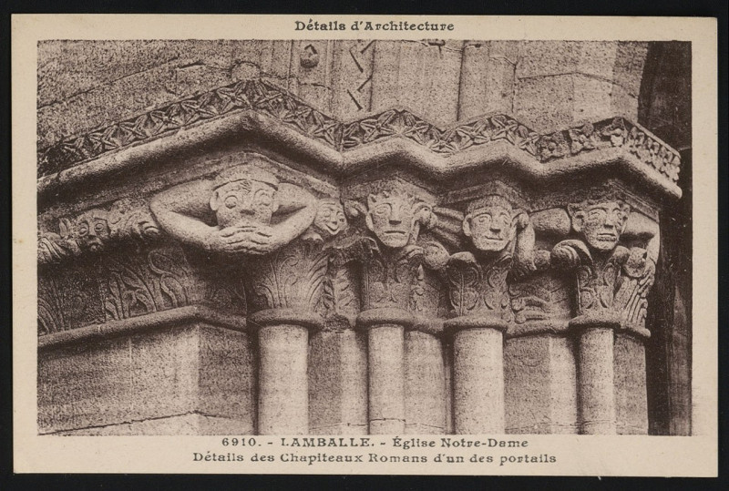 Carte postale ancienne Lamballe - Eglise Notre-Dame détails des chapiteaux romans d'un des portails à Lamballe-Armor