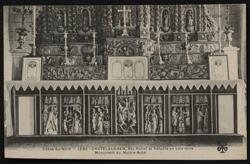 Carte postale ancienne Châtelaudren - Bas-relief et retable en bois doré maître-autel à Châtelaudren-Plouagat
