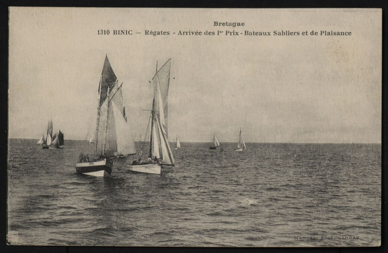 Carte postale ancienne Binic - Arrivée des régates à Binic-Étables-sur-Mer