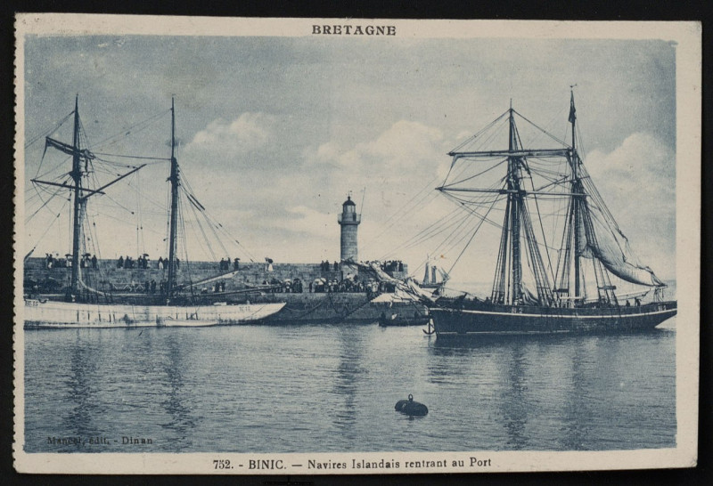 Carte postale ancienne Binic - Navires islandais rentrant au port à Binic-Étables-sur-Mer