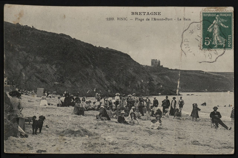 Carte postale ancienne Binic - Plage de l'avant-port et bain à Binic-Étables-sur-Mer