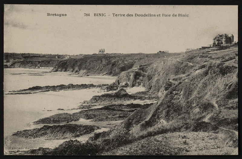 Carte postale ancienne Binic - Tertre des Doudelins et Baie de Binic à Binic-Étables-sur-Mer