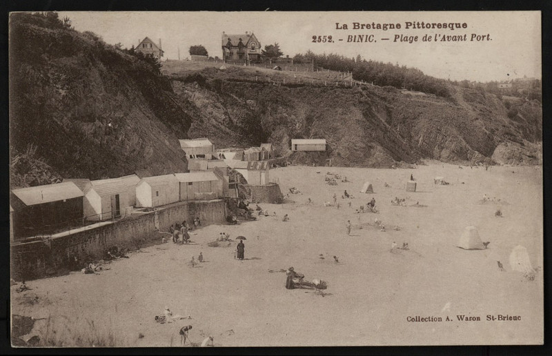 Carte postale ancienne Binic - Plage de l'avant-port à Binic-Étables-sur-Mer