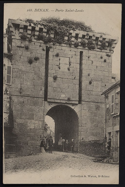 Carte postale ancienne Dinan - Porte Saint-Louis à Dinan
