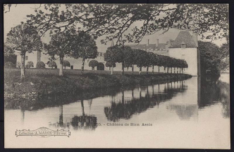 Carte postale ancienne Erquy - Château de Bien Assis à Erquy