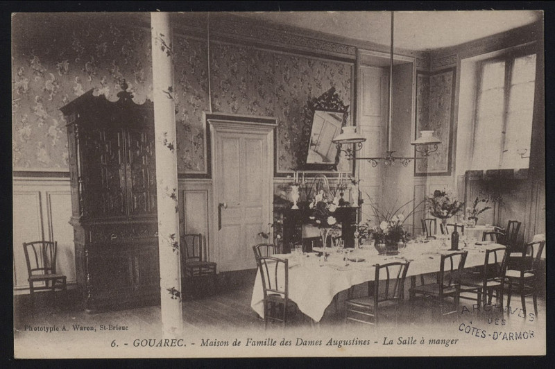 Carte postale ancienne Gouarec - Maison de famille des Dames Augustines - Salle à Manger à Gouarec