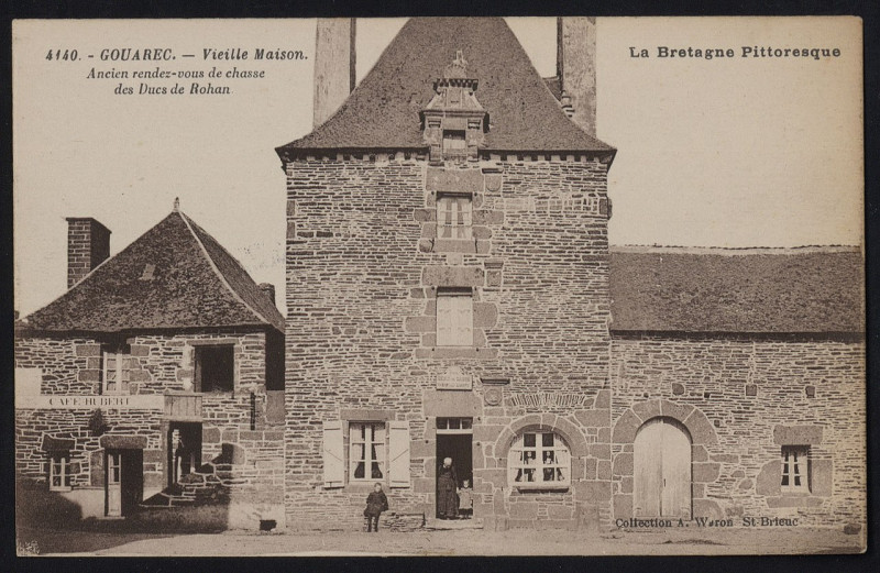 Carte postale ancienne Gouarec - Vieille maison ancien rendez-vous de chasse des Ducs de Rohan à Gouarec