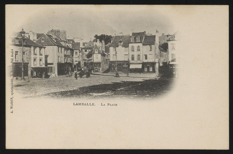 Carte postale ancienne Lamballe - Place à Lamballe-Armor