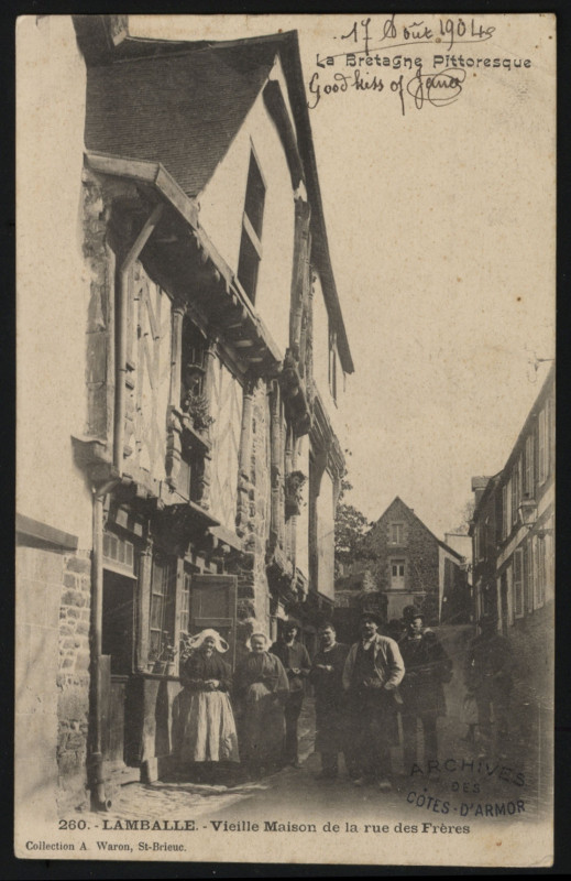 Carte postale ancienne Lamballe - Vieille maison de la rue des Frères à Lamballe-Armor