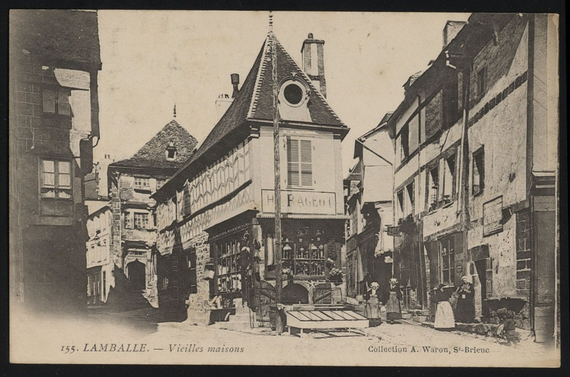 Carte postale ancienne Lamballe - Vieilles maisons à Lamballe-Armor