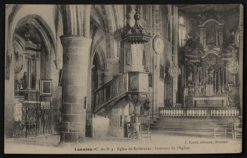 Carte postale ancienne Brélévenez - Eglise de Brélévénez intérieur à Lannion