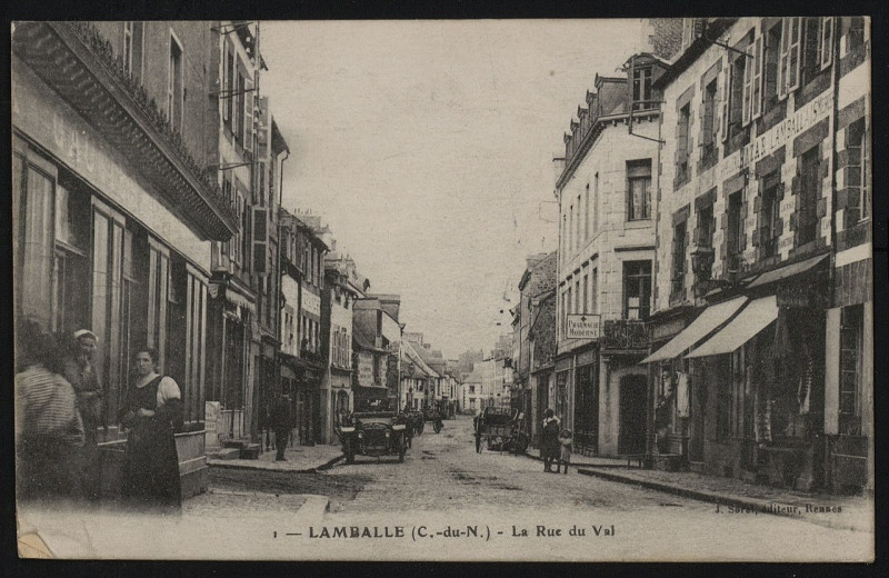 Carte postale ancienne Lamballe - Rue du Val à Lamballe-Armor