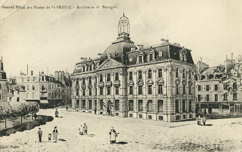 Carte postale ancienne Saint-Brieuc - Nouvel hôtel des postes à Saint-Brieuc