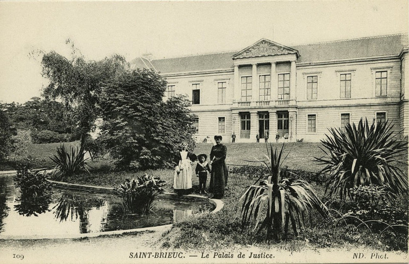 Carte postale ancienne Saint-Brieuc - Palais de justice à Saint-Brieuc