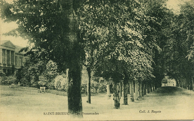 Carte postale ancienne Saint-Brieuc - Promenades à Saint-Brieuc