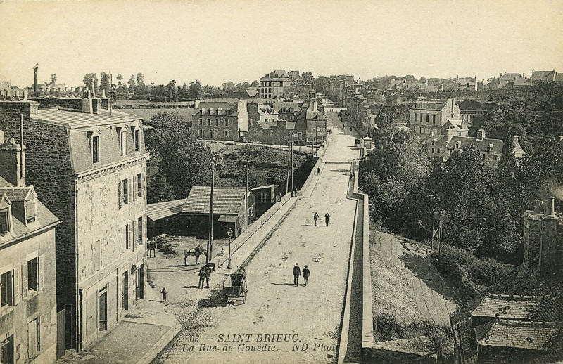 Carte postale ancienne Saint-Brieuc - Rue de Gouédic à Saint-Brieuc