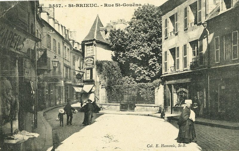 Carte postale ancienne Saint-Brieuc - Rue Saint-Gouëno à Saint-Brieuc