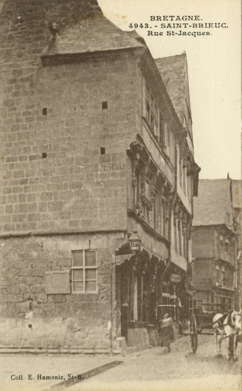 Carte postale ancienne Saint-Brieuc - Rue Saint-Jacques à Saint-Brieuc