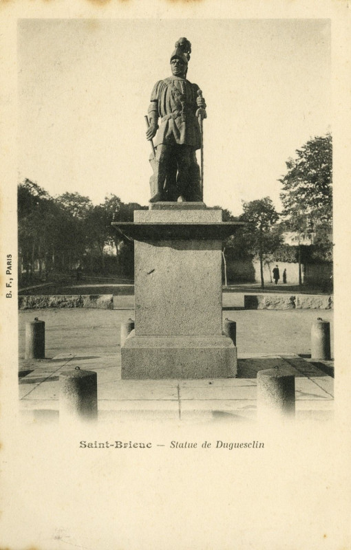 Carte postale ancienne Saint-Brieuc - Statue de Duguesclin à Saint-Brieuc