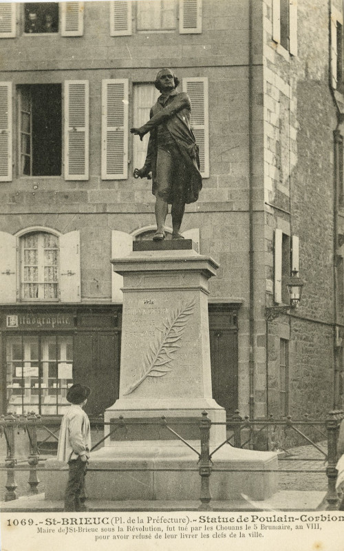 Carte postale ancienne Saint-Brieuc - Statue de Poulain-Corbion à Saint-Brieuc
