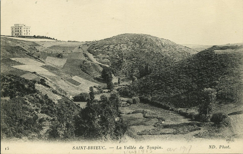 Carte postale ancienne Saint-Brieuc - Vallée de Toupin à Saint-Brieuc