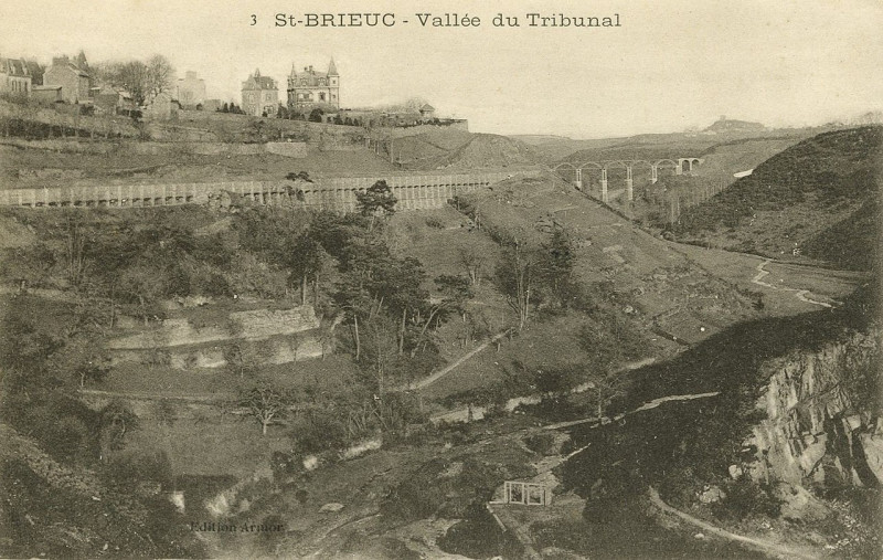 Carte postale ancienne Saint-Brieuc - Vallée du tribunal à Saint-Brieuc