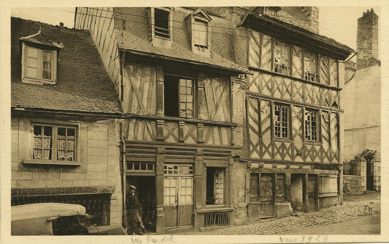 Carte postale ancienne Saint-Brieuc - Vieilles maisons à Saint-Brieuc
