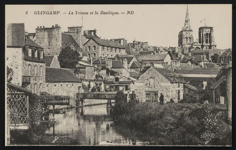 Carte postale ancienne Guingamp - Trieux et la Basilique à Guingamp