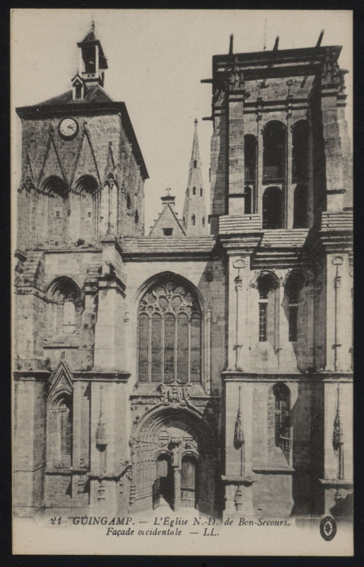 Carte postale ancienne Guingamp - Eglise Nd-de-Bon-Secours Façade occidentale à Guingamp