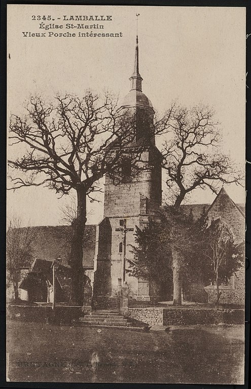 Carte postale ancienne Eglise Saint-Martin - Vieux Porche intéressant à Lamballe-Armor