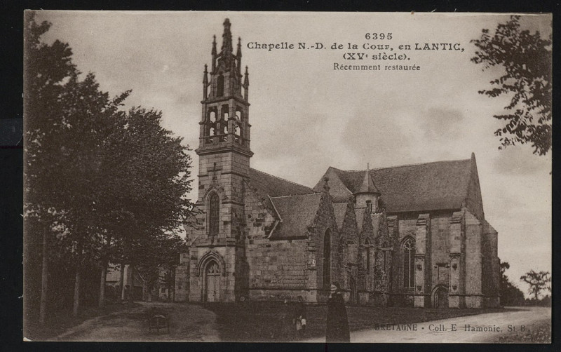 Carte postale ancienne Lantic - Chapelle Notre-Dame de la Cour à Lantic