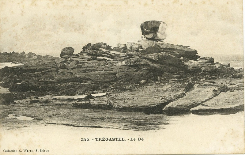 Carte postale ancienne Trégastel - Rocher le Dé à Trégastel