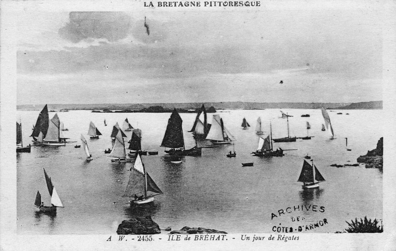 Carte postale ancienne Ile-de-Bréhat - Un jour de régates à Île-de-Bréhat