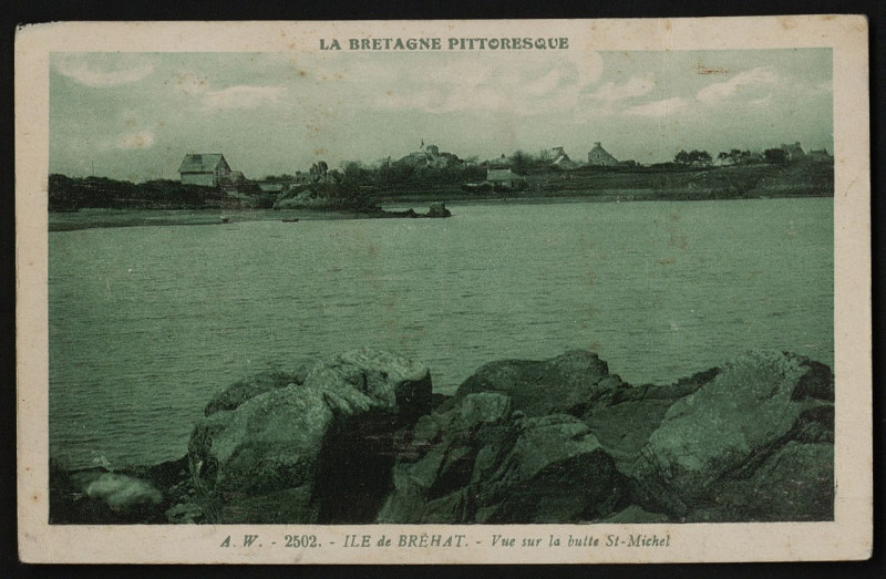Carte postale ancienne Ile-de-Bréhat - Vue sur la butte Saint-Michel à Île-de-Bréhat