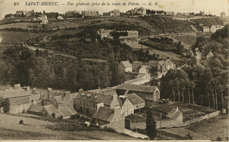 Carte postale ancienne Saint-Brieuc - Vue générale prise de la route de Plérin à Saint-Brieuc