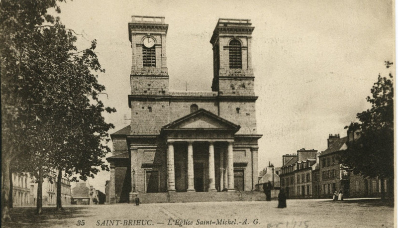 Carte postale ancienne Saint-Brieuc - Eglise Saint-Michel à Saint-Brieuc