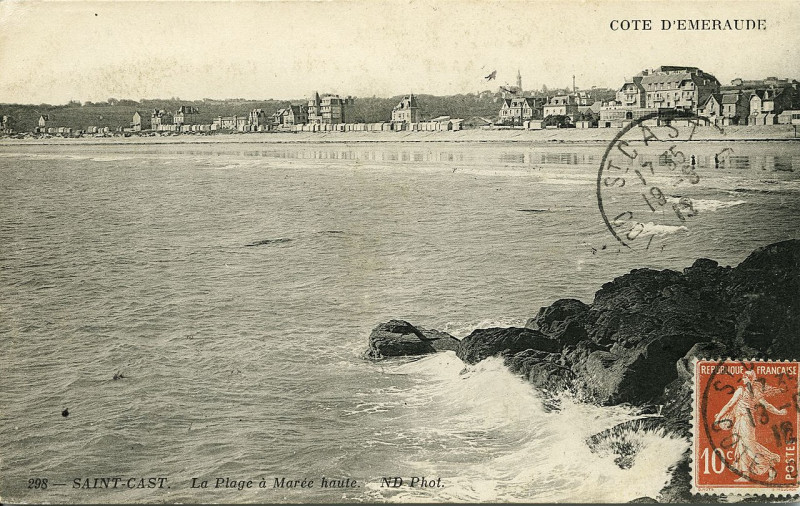 Carte postale ancienne Saint-Cast - Plage à marée haute à Saint-Cast-le-Guildo