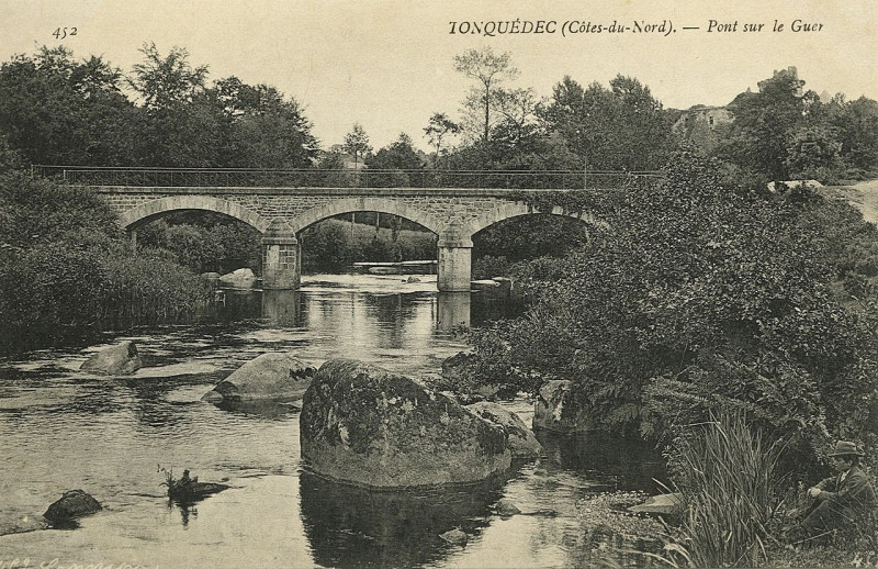 Carte postale ancienne Tonquédec - Pont sur le Guer à Tonquédec