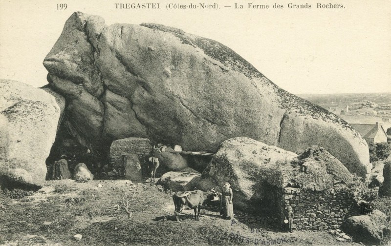 Carte postale ancienne Trégastel - Ferme des Grands Rochers à Trégastel