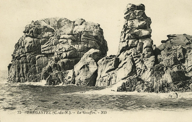 Carte postale ancienne Trégastel - Gouffre à Trégastel