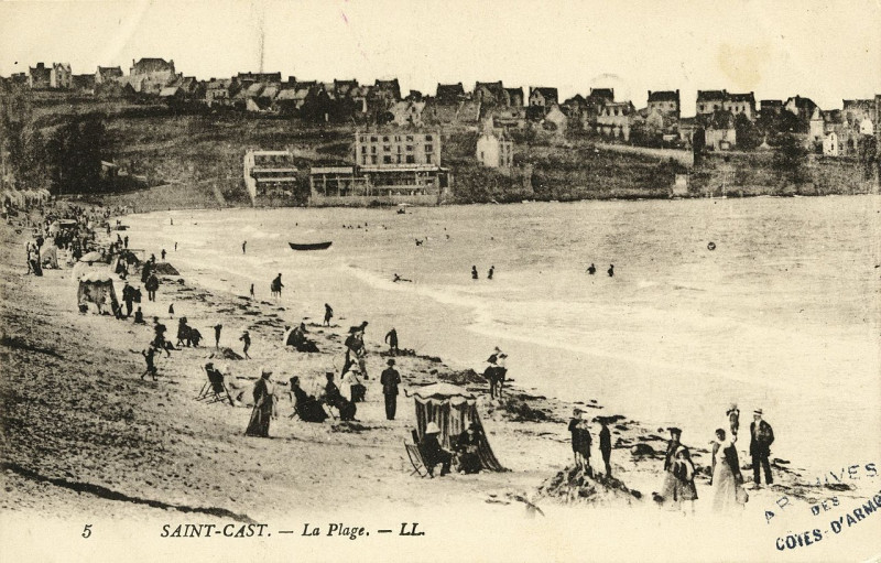 Carte postale ancienne Saint-Cast - Plage à Saint-Cast-le-Guildo