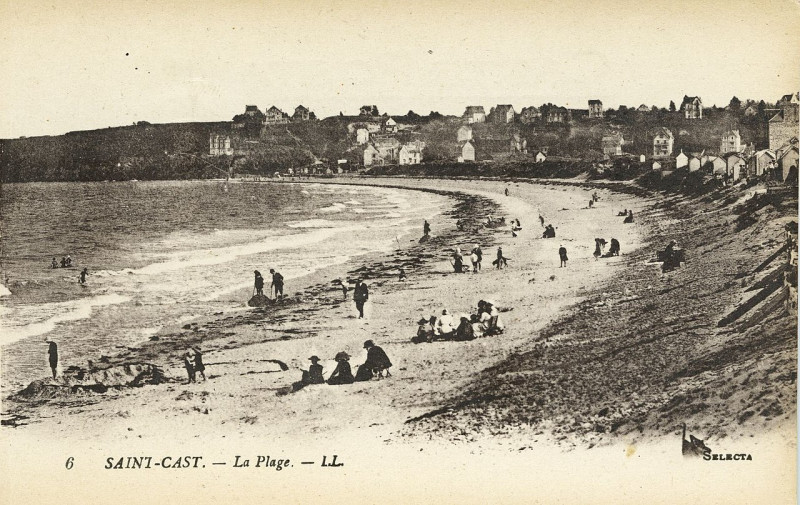 Carte postale ancienne Saint-Cast - Plage à Saint-Cast-le-Guildo