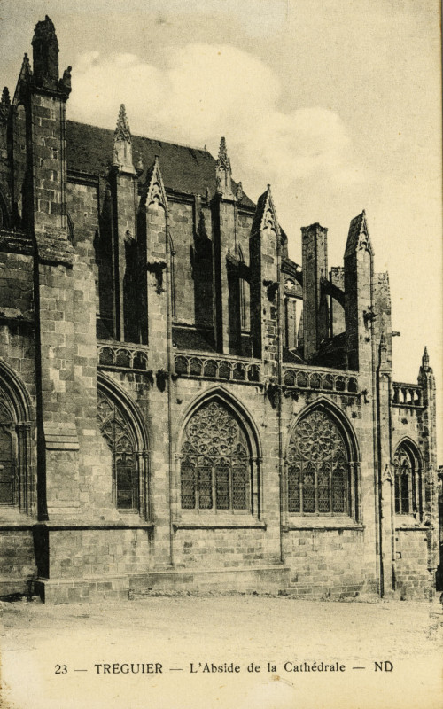 Carte postale ancienne Tréguier - Abside de la cathédrale à Tréguier