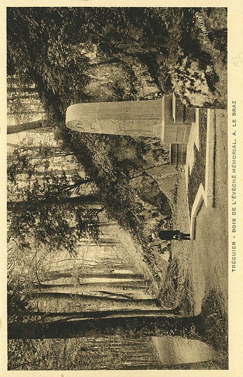 Carte postale ancienne Tréguier - Bois de l'évéché mémorial A. Le Braz à Tréguier