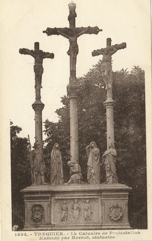 Carte postale ancienne Treguier Le Calvaire de Protestatioin Execute par Hernot à Tréguier
