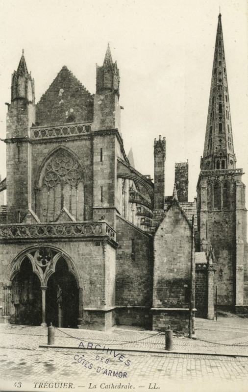 Carte postale ancienne Tréguier - Cathédrale à Tréguier