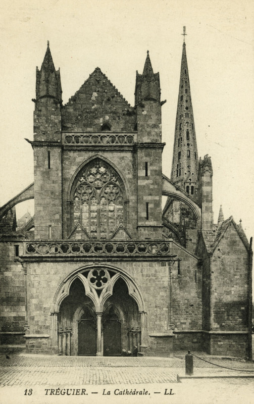 Carte postale ancienne Tréguier - Cathédrale à Tréguier