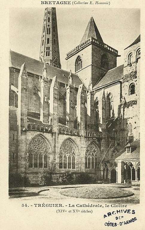 Carte postale ancienne Tréguier - Cathédrale et cloître à Tréguier