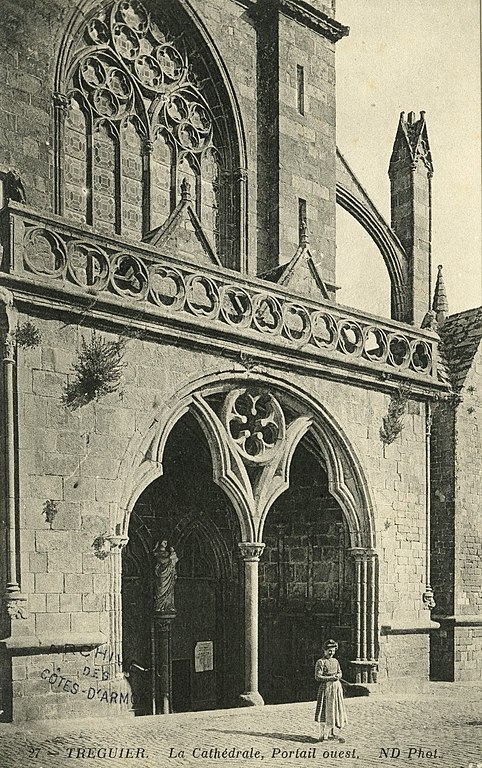 Carte postale ancienne Tréguier - Cathédrale portail ouest à Tréguier